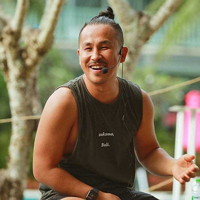 young-ho-kim-teaching-smile_quad