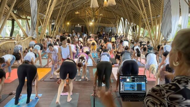 Ready set, let’s go! 
.
It was a busy morning:-) #insideflow #insideflowglobalsummit2022 #flowglow 
.
@insideflowofficial 
.
Amazing power flow from @lulu_soul ! 
.
Timelapse from @yongsubi